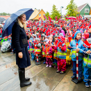 Mange barn var møtt fram for å hilse på Kronprinsparet. Foto: Vegard Wivestad Grøtt / NTB scanpix